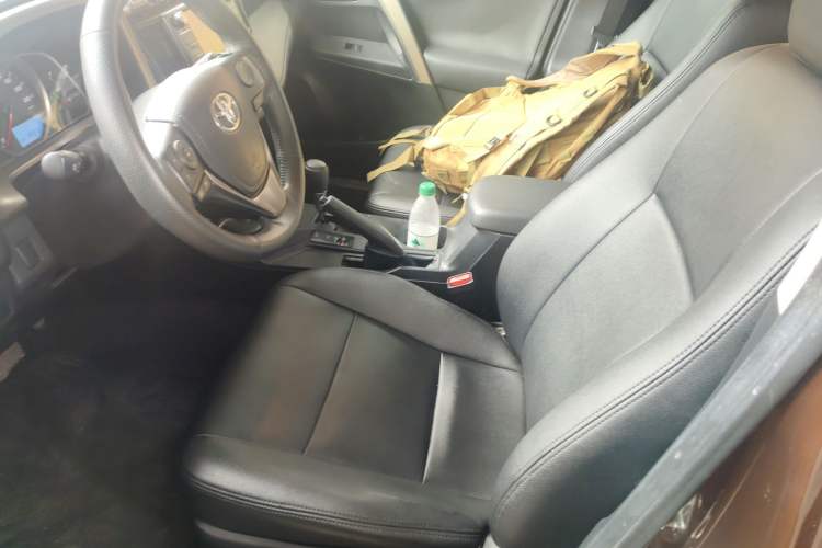 Used Toyota RAV4 2015 2.0L CVT Two-Wheel Drive Fashion Edition