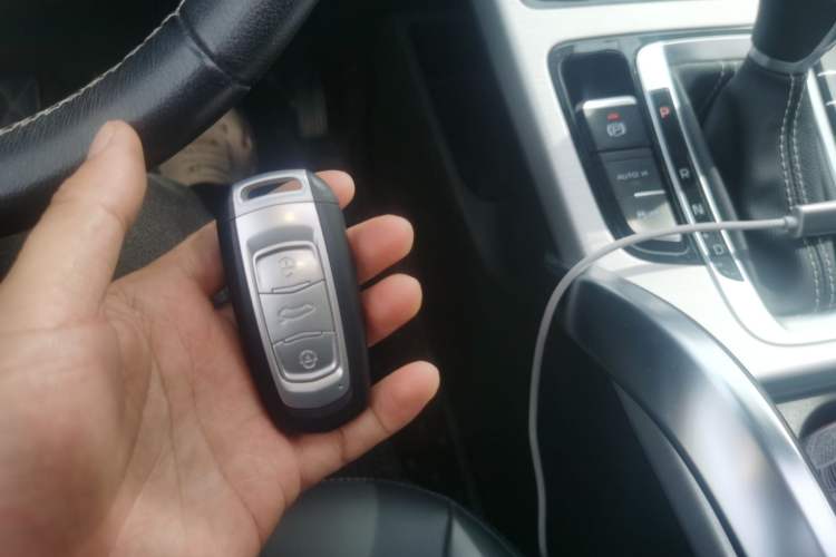 Used Geely Auto Emgrand X7 Sport 2018 1.8TD Automatic Two-Wheel Drive Smart 4G Connected Version Vehicle Key