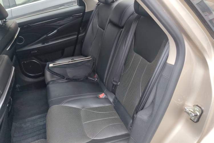 Used Geely Auto Emgrand GT 2015 1.8T Flagship Model
