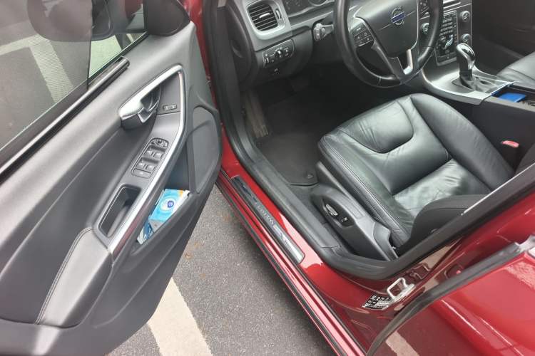 Used Volvo S60 2015 S60L 2.0T Zhiyuan Edition Driver Seat