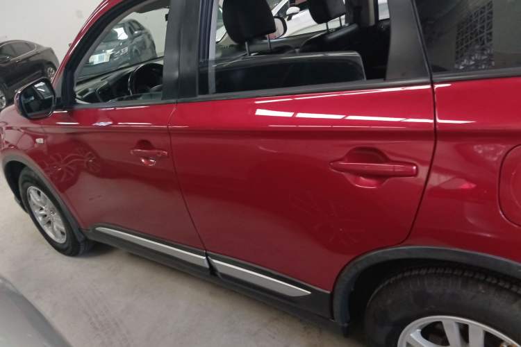 Used Mitsubishi Outlander 2016 2.0L Two-Wheel Drive Fashion Edition 5 Seats
