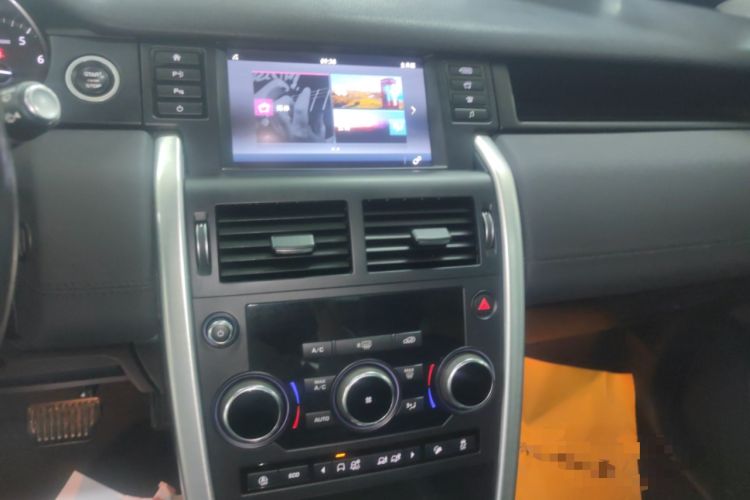 Used Land Rover Discovery Sport 2017 2.0T SE Audio And AC Panel