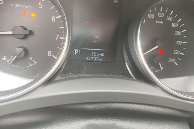 Used Nissan Qashqai 2019 2.0L CVT Luxury Edition Odometer Close Up