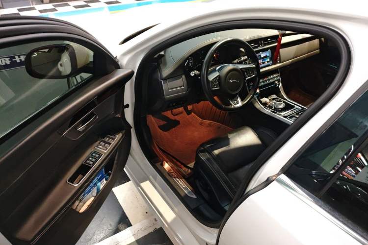 Used Jaguar XF 2016 XF 2.0T Two-Wheel-Drive R-Sport Sport Edition
