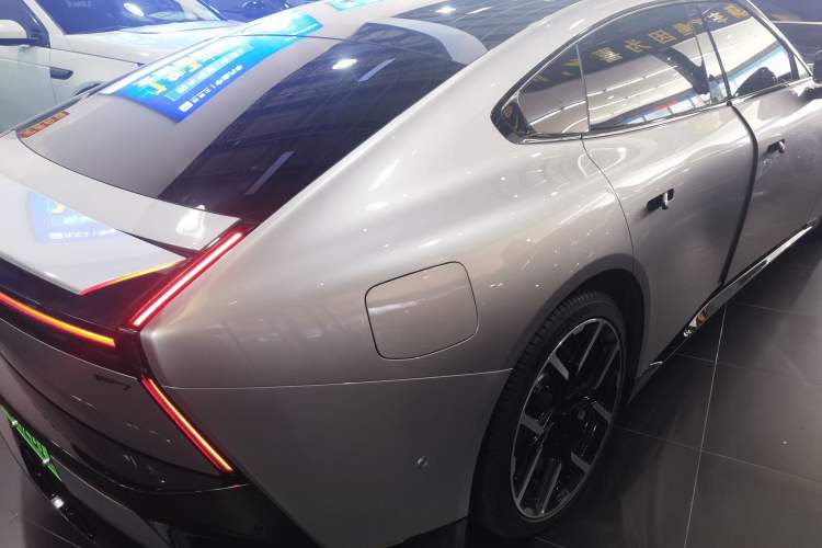 Used XPeng P7 2025 Model—820 Ultra Long Range Ultra
