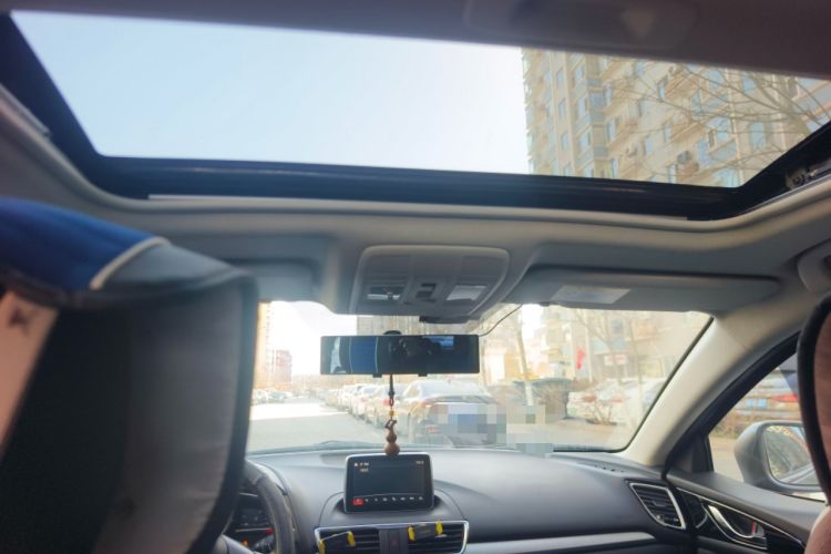 Used Mazda 3 Axela 2014 Sedan 1.5L Automatic Luxury Model Headliner