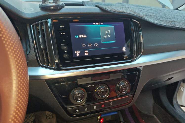 Used Skoda Kamiq 2020 1.5L Automatic Comfort Edition Audio And AC Panel