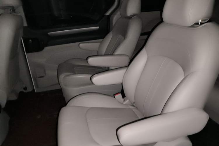 Used SAIC MAXUS G10 2015 2.0T Automatic Anniversary Edition