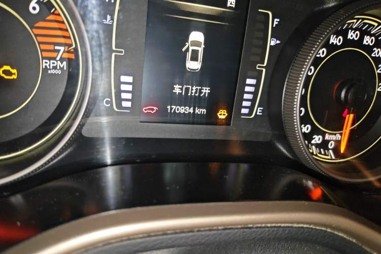 Used Jeep Cherokee 2016 2.4L Leading Edition
