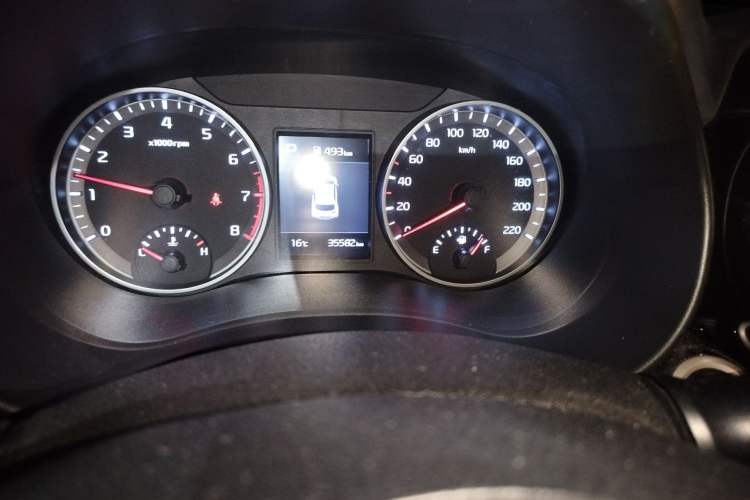 Used Kia kx1 Stonic 2021 1.4L CVT Sunroof Model Odometer Close Up