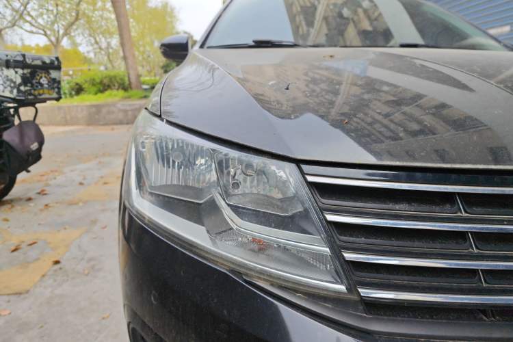 Used Volkswagen Lavida 2015 1.6L Manual Comfort Edition Right Front Headlight