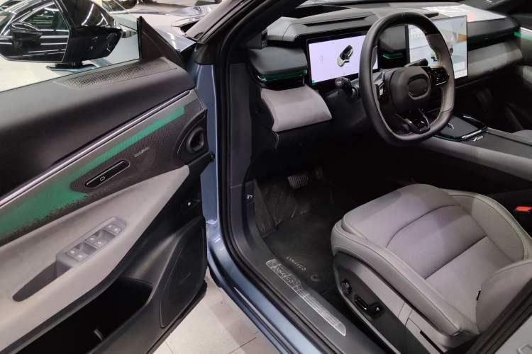 Used Lynk & Co 08 EM-P 2025 245km Ultra-Long Range Halo