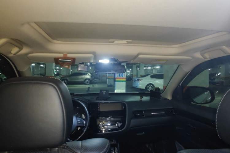 Used Mitsubishi Outlander 2016 2.4L 4x4 Elite Edition 7-Seater