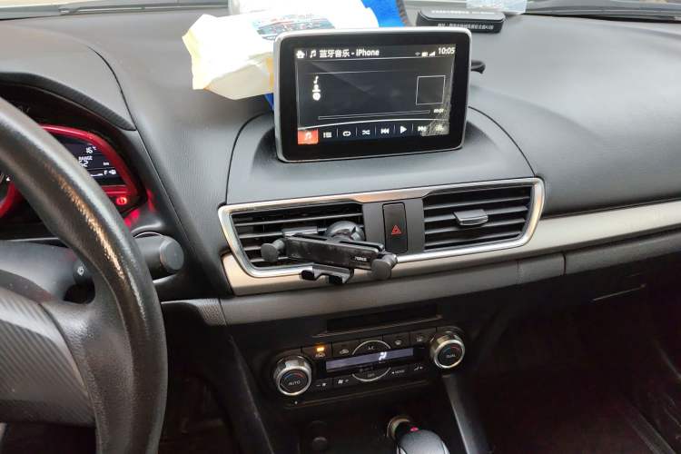 Used Mazda 3 Axela 2016 Sedan 1.5L Automatic Luxury Model