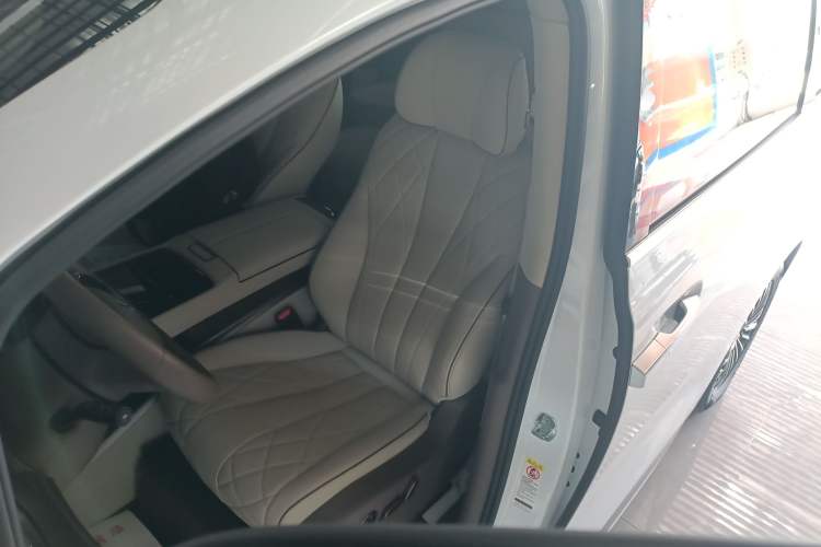 Used Denza D9 2022 DM-i 970 Four-Wheel Drive Flagship Model Left Front Seat