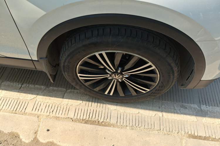 Used Volkswagen Tiguan L 2021 330TSI Automatic Two-Wheel Drive Smart Edition
