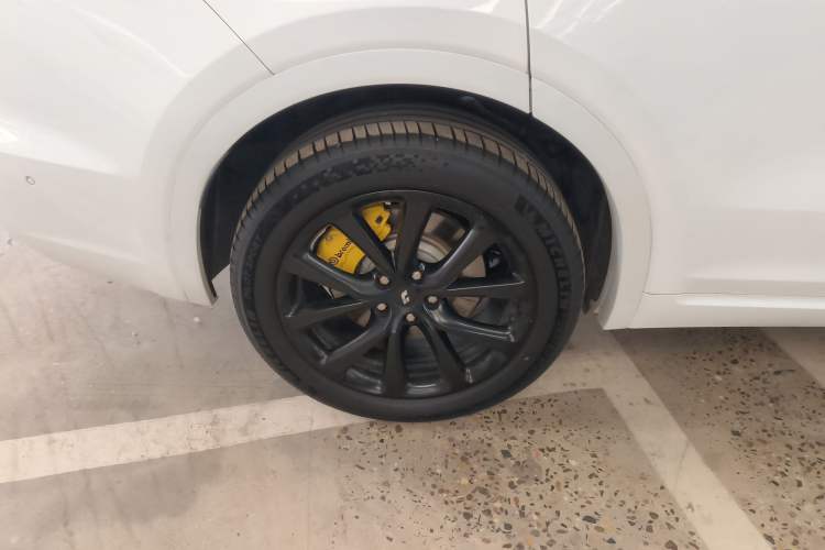 Used Li Auto ONE 2021 Extended-Range 6-Seater Version Right Rear Wheel Hub