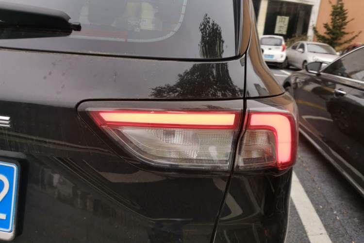 Used Ford Escape 2020 EcoBoost 245 Two-Wheel Drive Smart & Enjoyment Model
