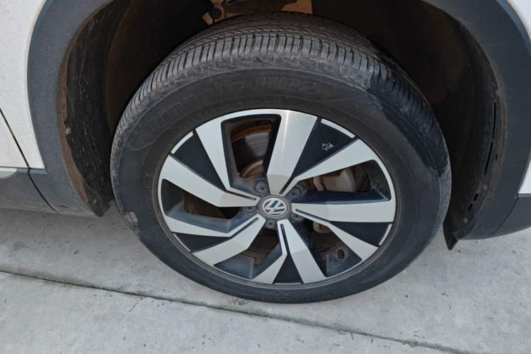 Used Volkswagen Tayron 2021 330TSI Two-Wheel Drive Luxury Smart Connectivity Version Right Front Wheel Hub