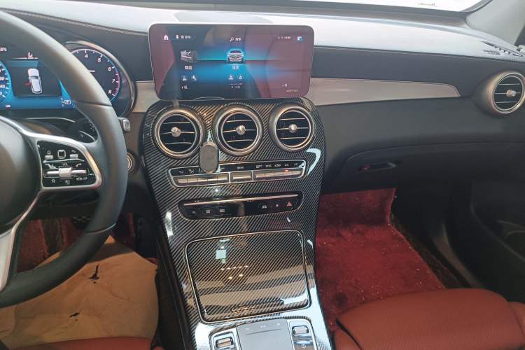 Used Mercedes-Benz GLC 2020 Facelift GLC 260 L 4MATIC Luxury Edition Audio And AC Panel