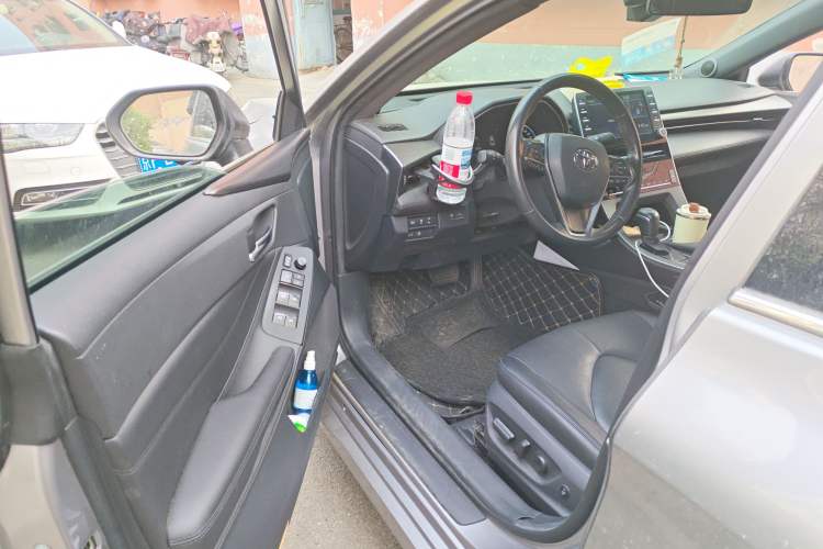 Used Toyota Avalon 2019 Dual-Engine 2.5L Luxury Edition China VI Standard