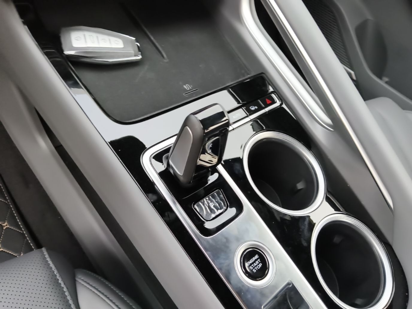 Geely Auto Emgrand X7 Sport 2026 Model 1.5TD Aspirational — снимка 16