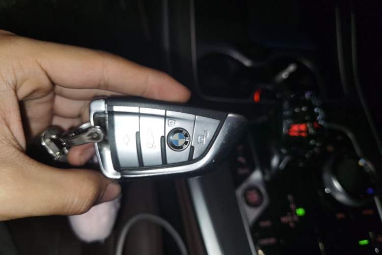 Used BMW X7 2021 xDrive40i Luxury Package with Leading Features
