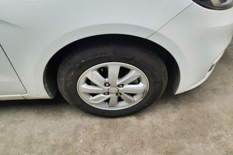 Used Kia K2 2012 Sedan 1.4L MT GL Commemorative Edition Right Front Wheel Hub