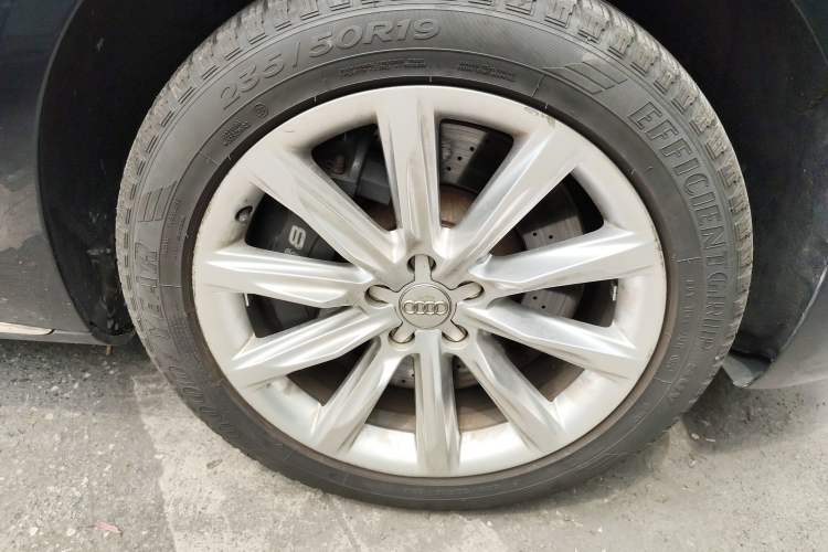 Used Audi A8 2013 A8L 45 TFSI quattro Comfort model