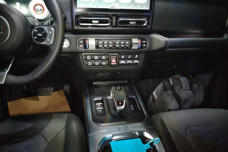 Used 212 T01 2025 2.0T Changfeng
