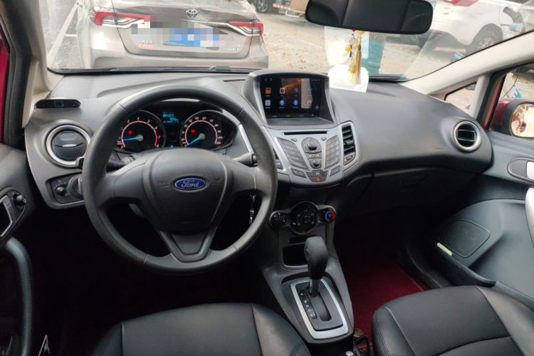 Used Ford Fiesta 2013 Hatchback 1.5L Automatic Fashion Edition Center Console