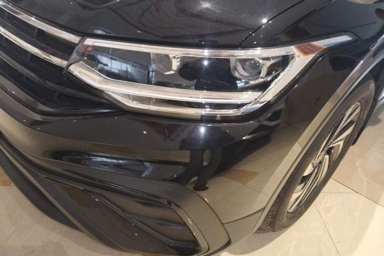 Used Volkswagen Tiguan L 2025 Model, Outstanding Version, 300TSI Automatic Two-Wheel Drive Longteng Edition
