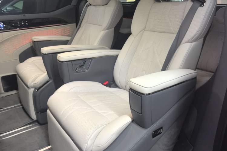 Used Zeekr 009 2024 7-Seater Walk-Through Version Four-Wheel Drive 108 kWh
