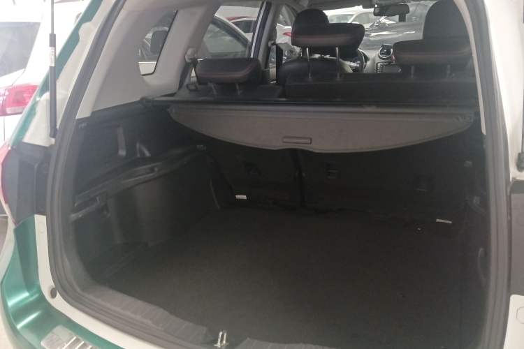 Used Haval H6 2013 Upgraded Model 2.4L Automatic Two-Wheel Drive Elite Version