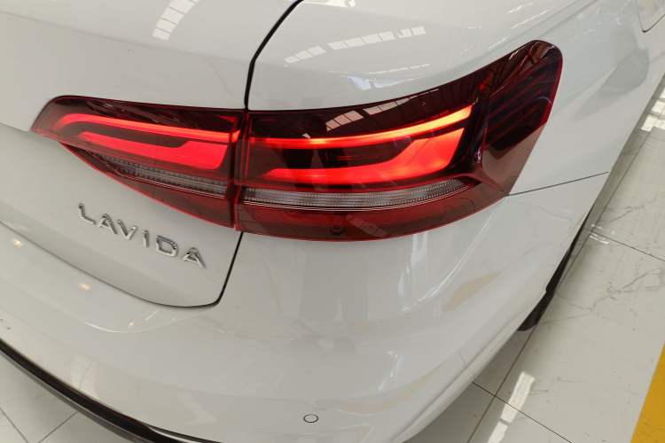 Used Volkswagen Lavida 2024 300TSI DSG Starry Sky Leading Edition Right Rear Taillight