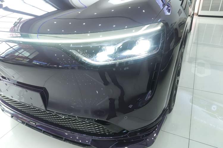 Used Hima AITO M8 2025 Model Pure Electric Max+ Six-Seat Four-Wheel-Drive Version