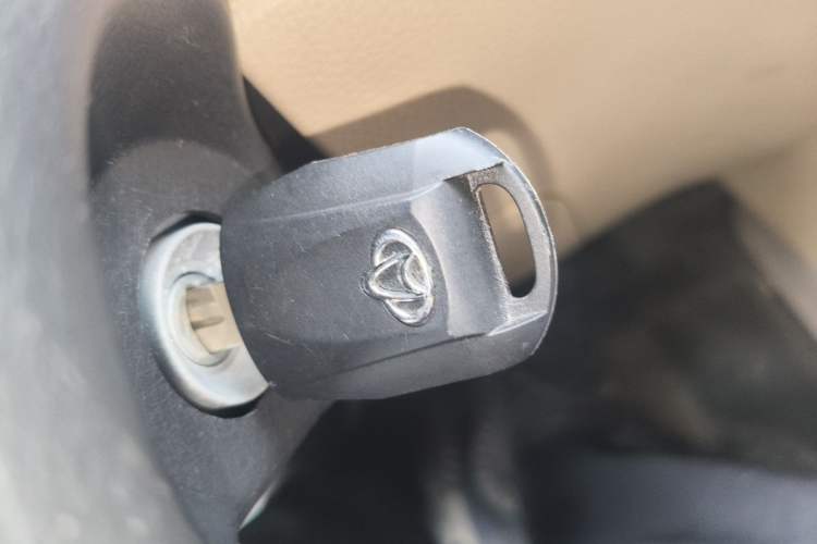 Used CHANGAN KUAYUE Xing V5 
