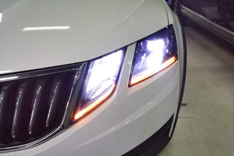 Used Skoda Octavia 2019 TSI280 DSG Luxury Edition Station Wagon China VI Standard