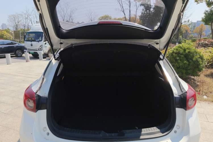 Used Mazda Mazda 3 Axela 2016 Hatchback 1.5L Automatic Luxury Model