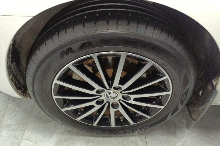 Used Skoda Octavia 2019 TSI230 DSG SmartDrive Luxury Edition China V Standard Left Front Wheel Hub