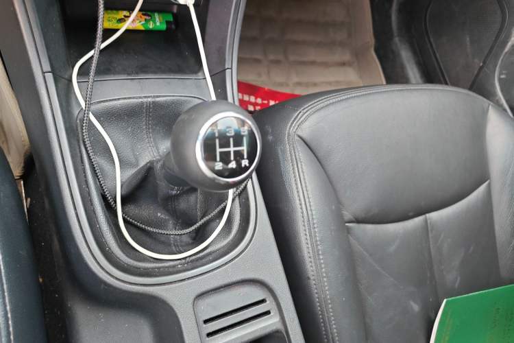 Used Roewe 360 2015 1.5L Manual Luxury Edition Gear Lever