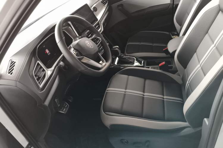 Used Volkswagen T-ROC 2024 300TSI DSG Two-Wheel-Drive Chen Guang Edition