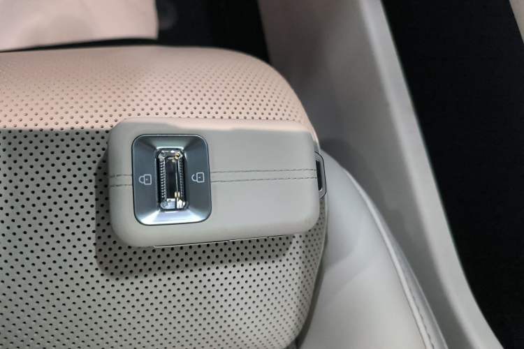 Used Zeekr 001 2026 95° All-Wheel-Drive Max Edition
