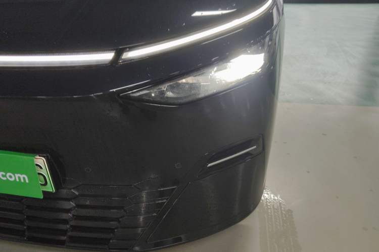 Used XPeng X9 2025 740 Ultra-Long Range Max
