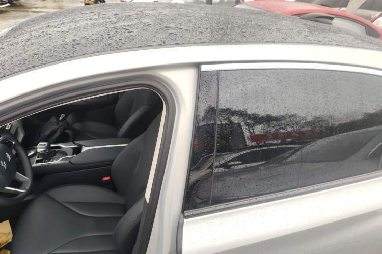 Used Hongqi E-QM5 2022 431 km Charge & Enjoy Edition
