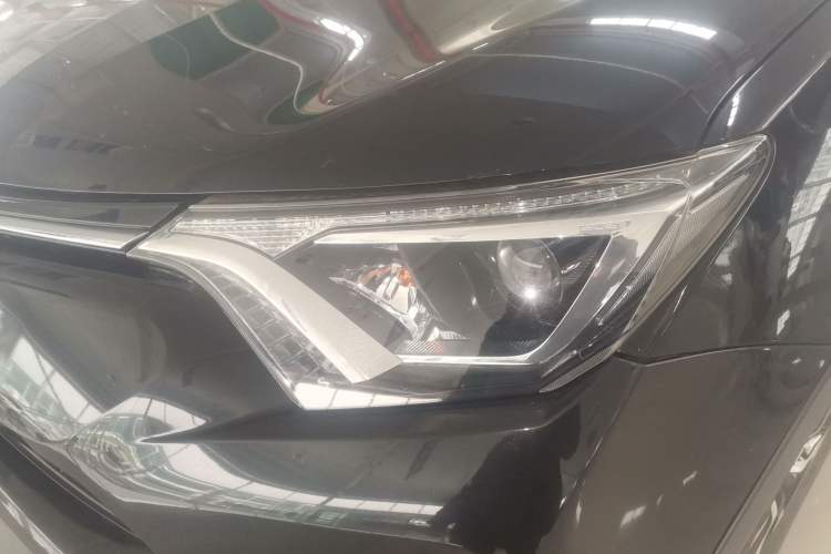 Used Toyota RAV4 2016 2.0L CVT Two-Wheel Drive Fashion Edition China V Standard