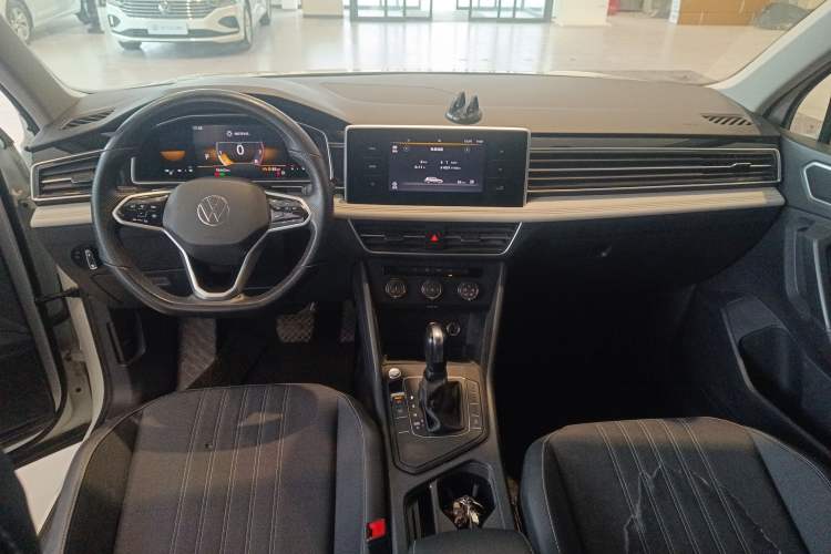 Used Volkswagen Tiguan L 2023 330TSI Automatic Two-Wheel Drive Comfort Edition Center Console