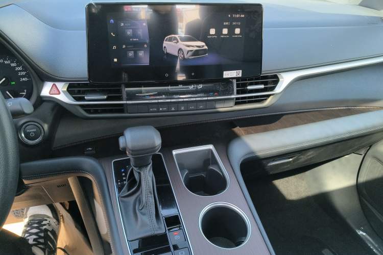 Used Toyota Granvia 2026 Model 2.5L Hybrid Comfort Edition