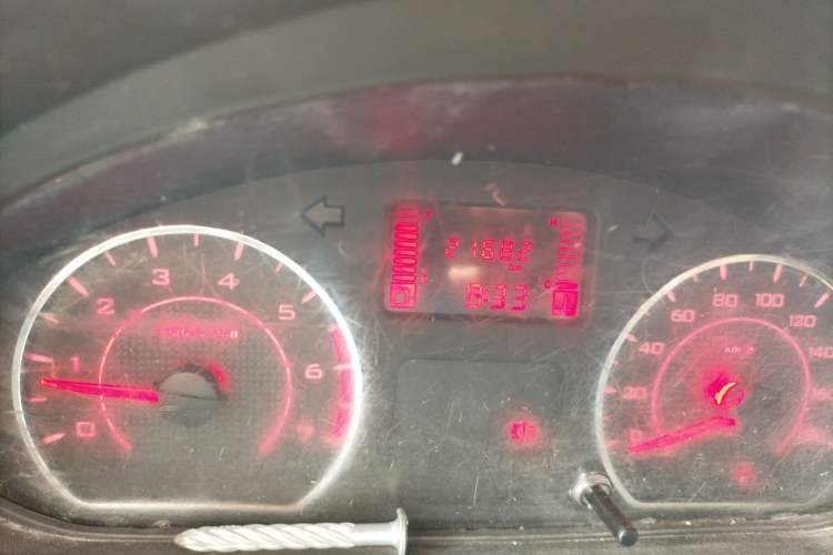 Used Wuling Rongguang 2019 1.5L Extended-Body Van Base Model with 2 Seats Odometer Close Up