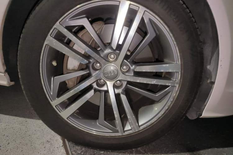 Used Audi A7 2012 3.0TFSI quattro Comfort Edition Right Front Wheel Hub